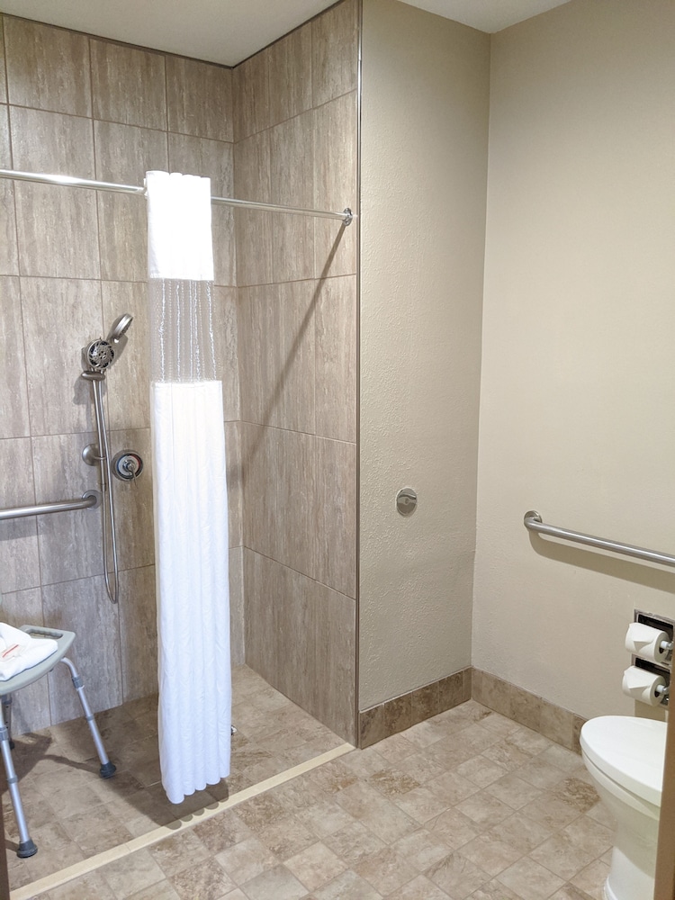 Baymont by Wyndham Rockford 4/36