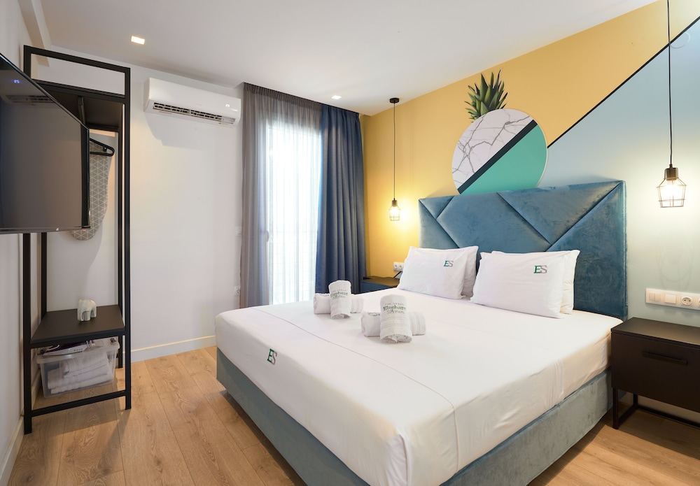Urban Elephant Suites 14/24