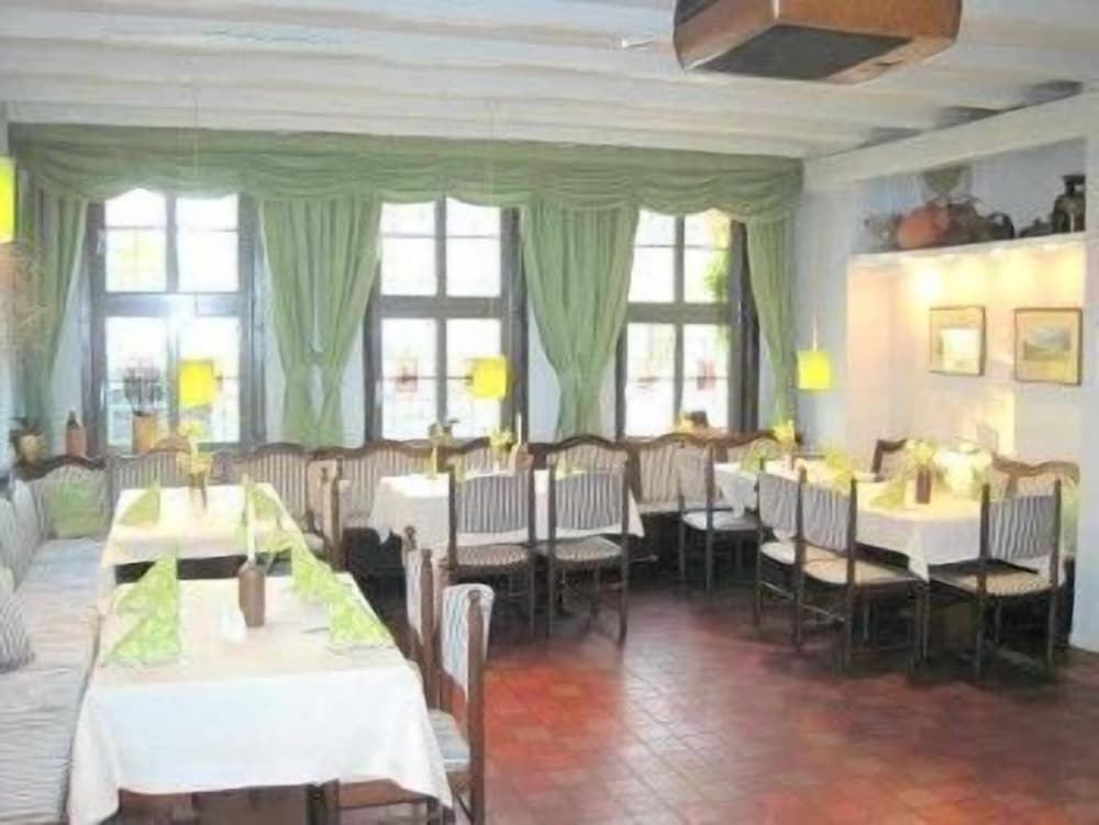 Hotel Zur Goldenen Sonne 11/24