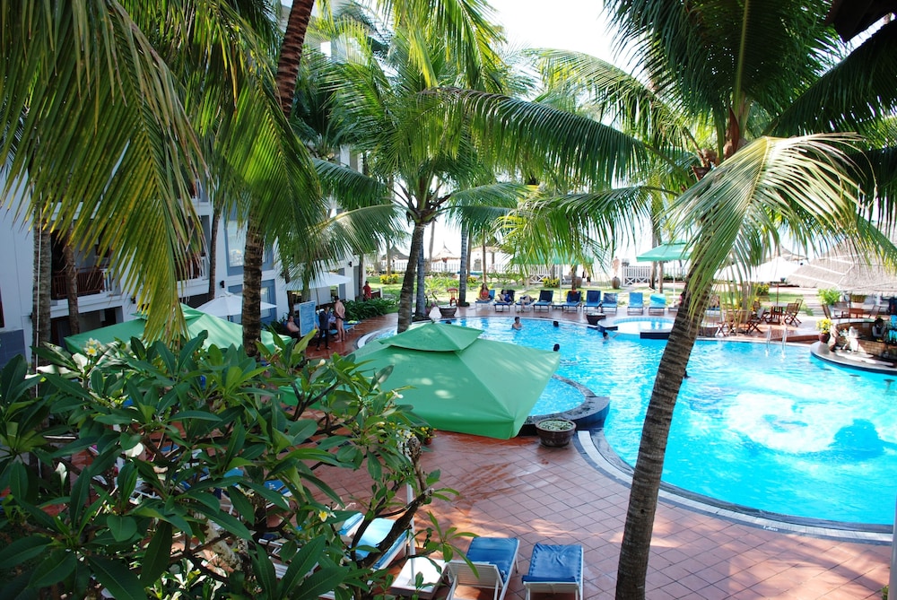 Canary Beach Resort 33/37