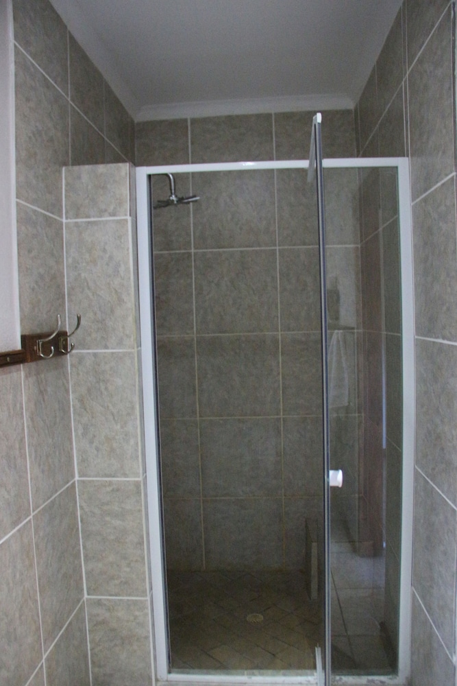 Aan Die Oewer Guest House 41/42