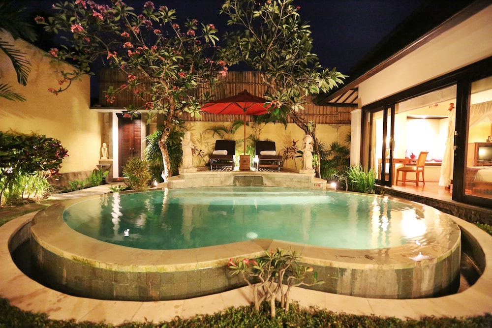 THE SANYAS SUITE 67/72
