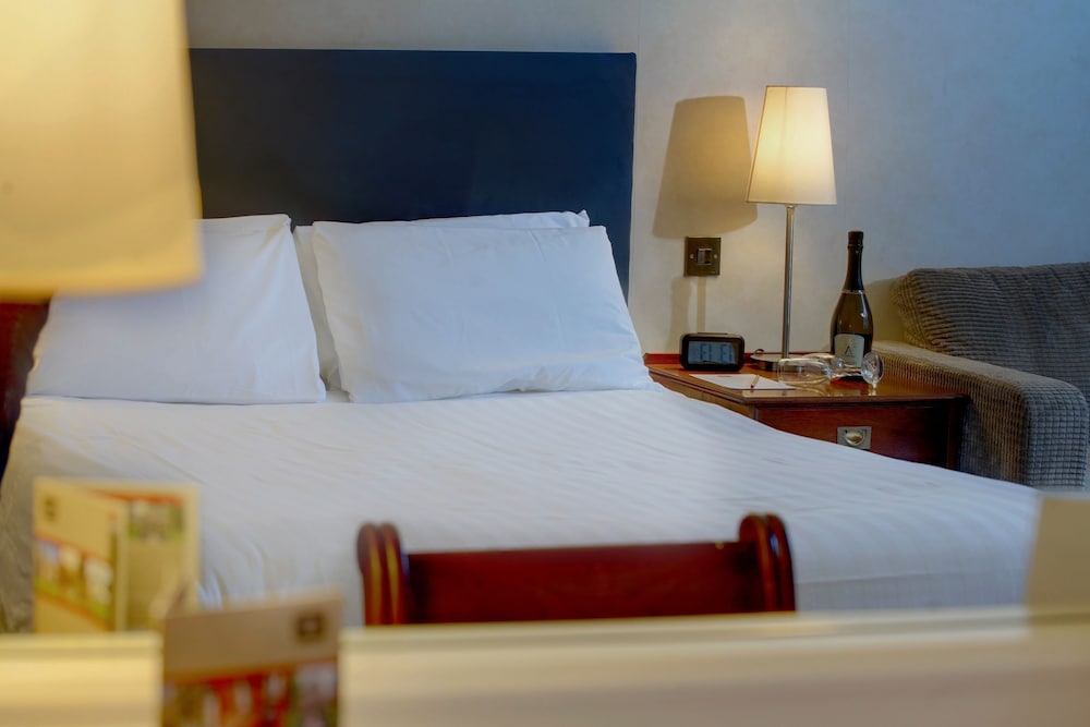 Best Western Plough & Harrow Hotel 16/49
