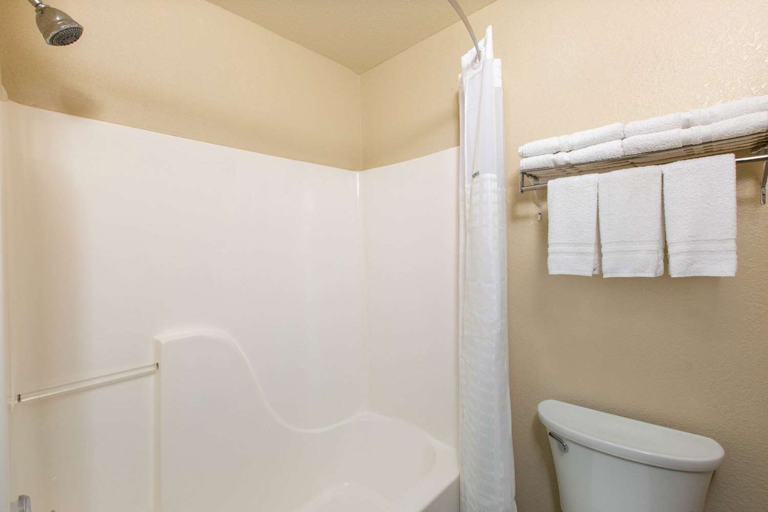 Super 8 by Wyndham Ottawa 25/26