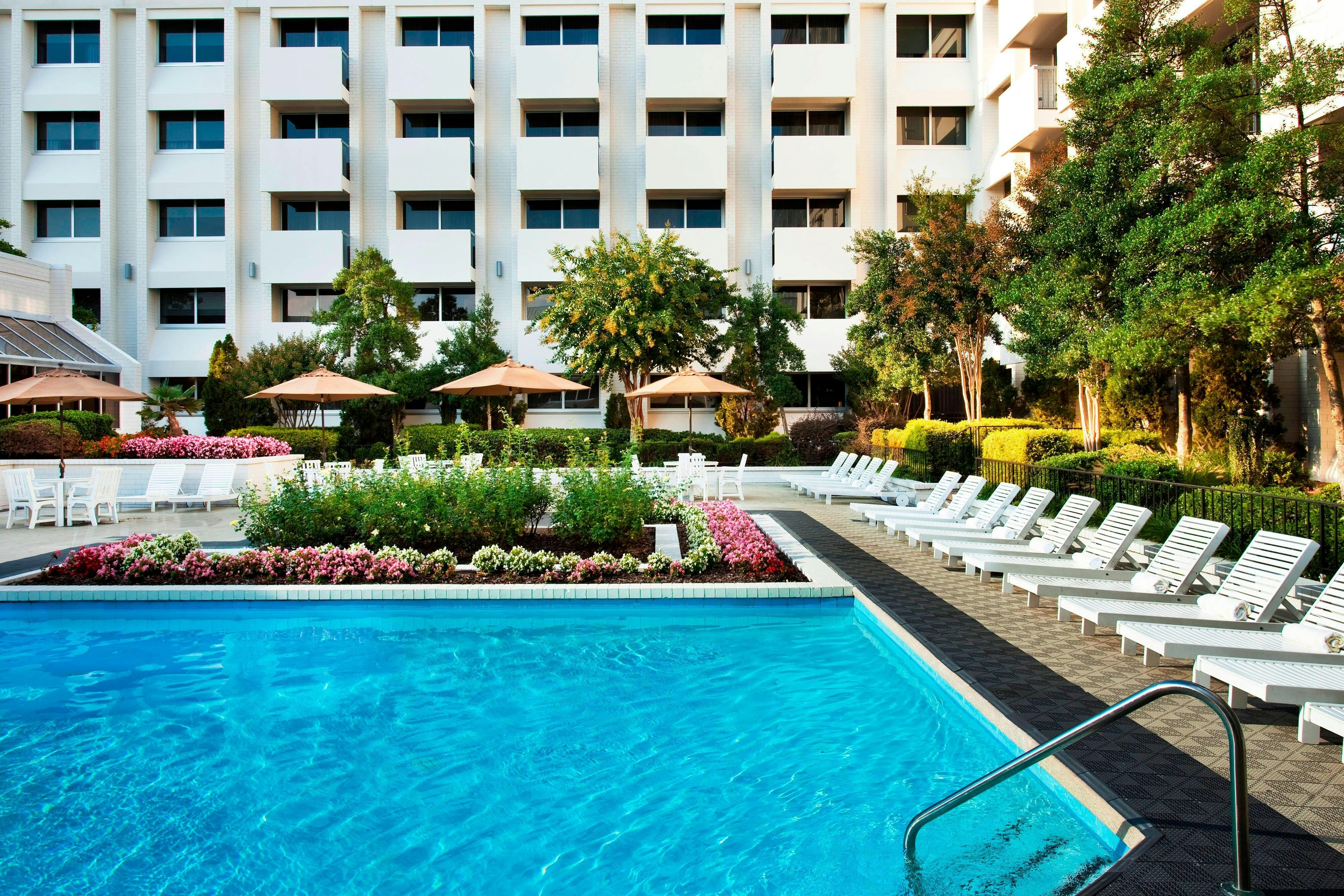 Sheraton Greensboro At Four Seasons 24/24
