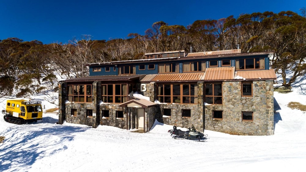Boonoona Ski Lodge 8/50