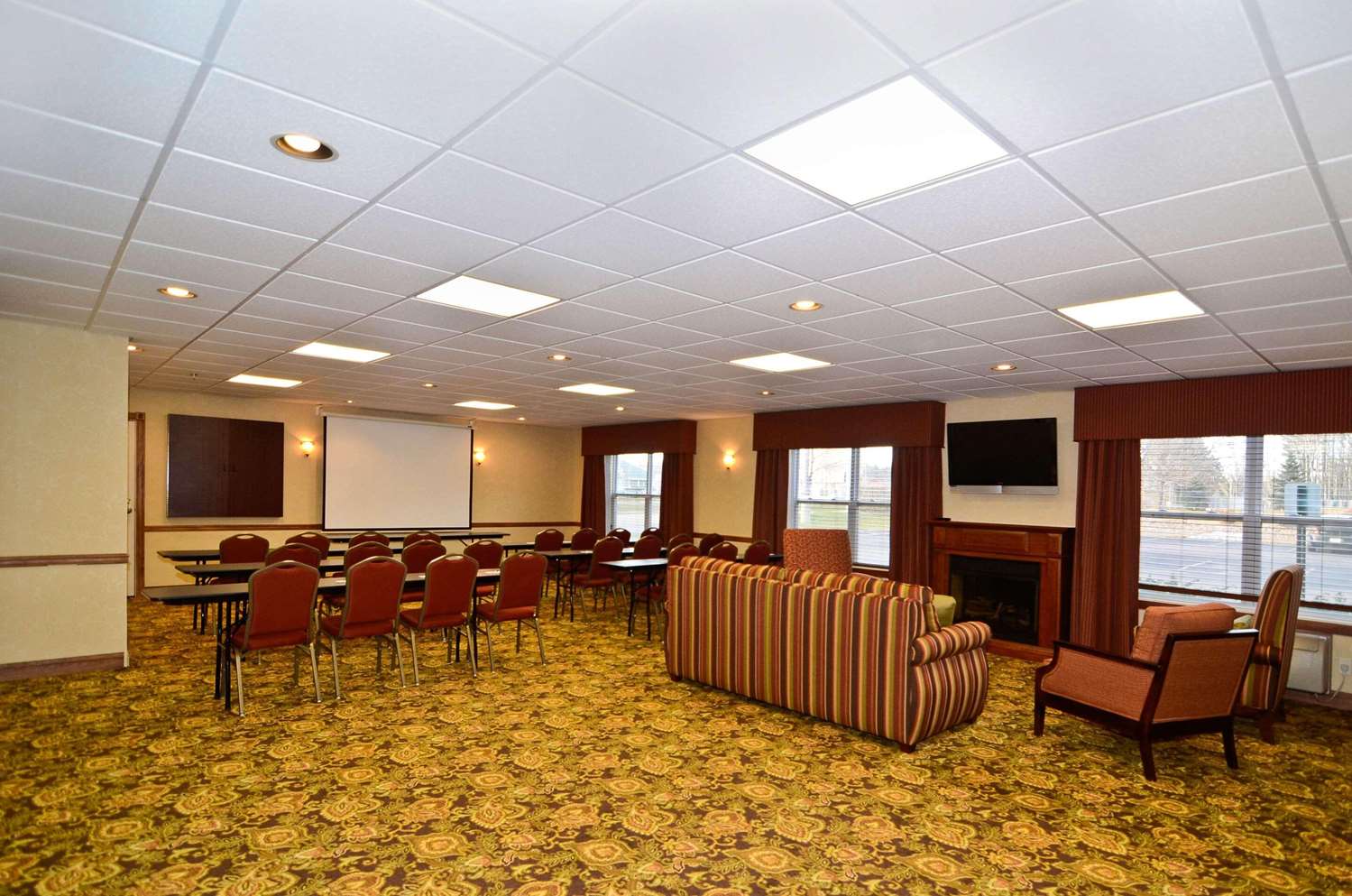 Country Inn and Suites by Radisson Stevens Point WI 20/21