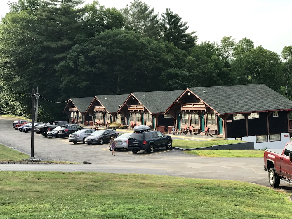 Swiss Chalets Village Inn 39/50