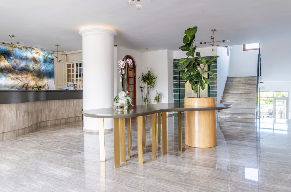 May Beach Hotel 4/43