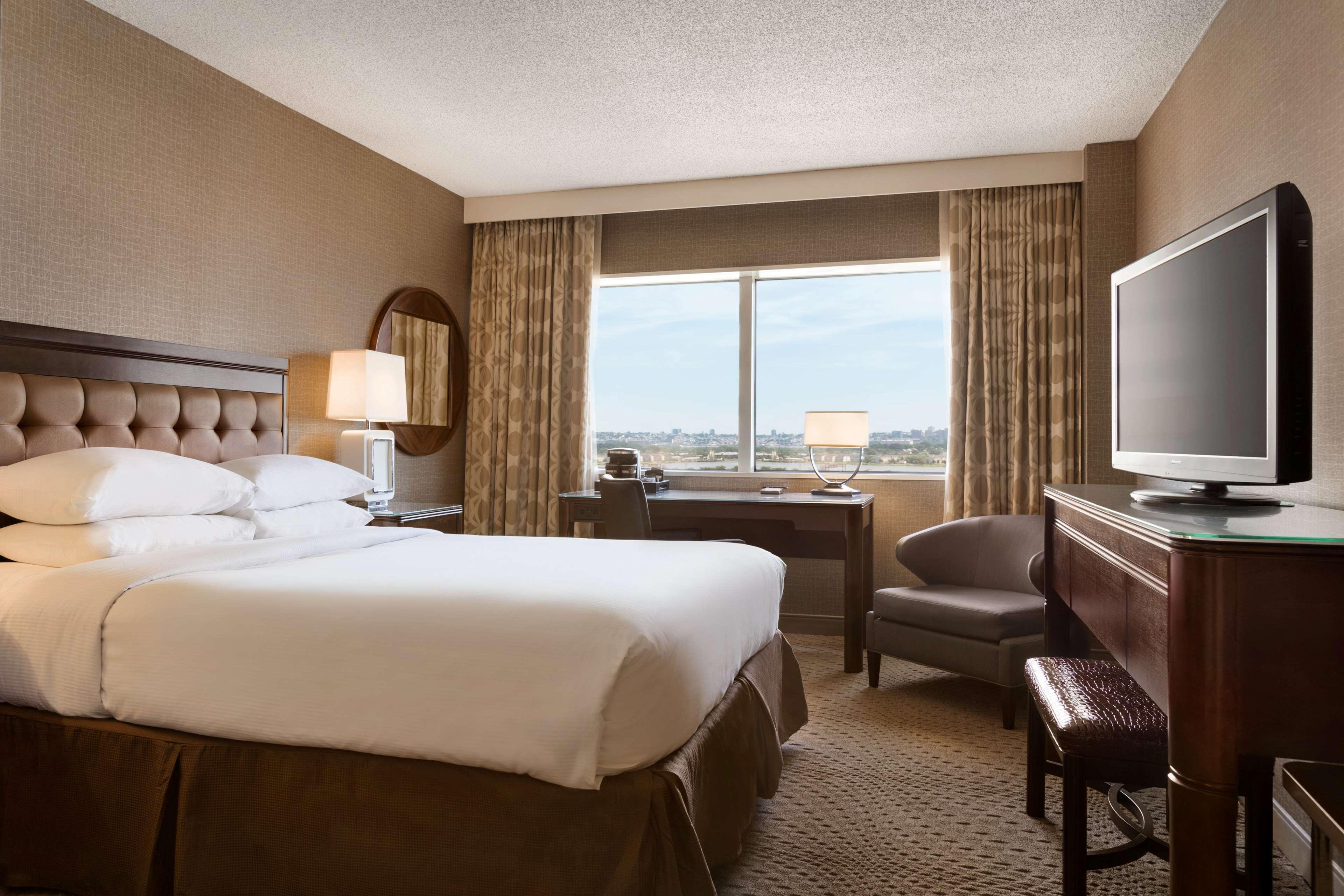Room, Queen Bed
