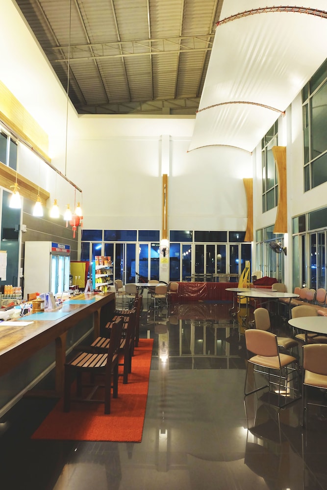 RIVERSIDE HOTEL 25/35