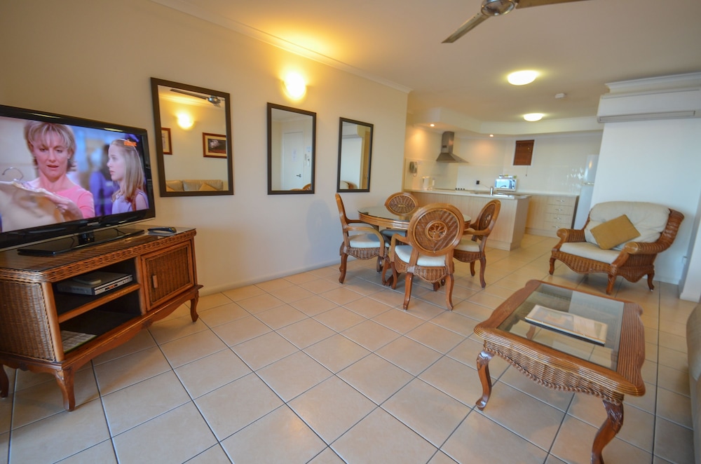 Rose Bay Resort 38/70