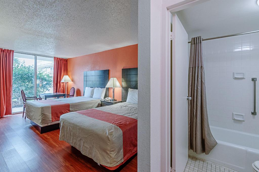 Room, 2 Double Beds, Motel6 Dumfries, VA 6/9