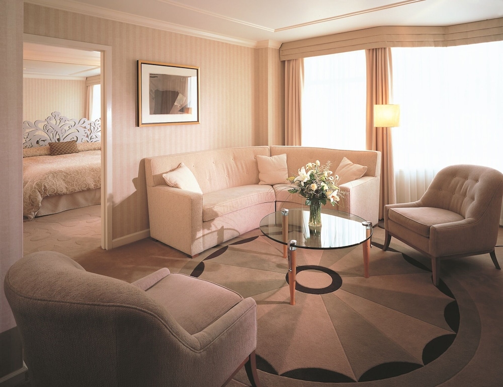 The Listel Hotel 39/54