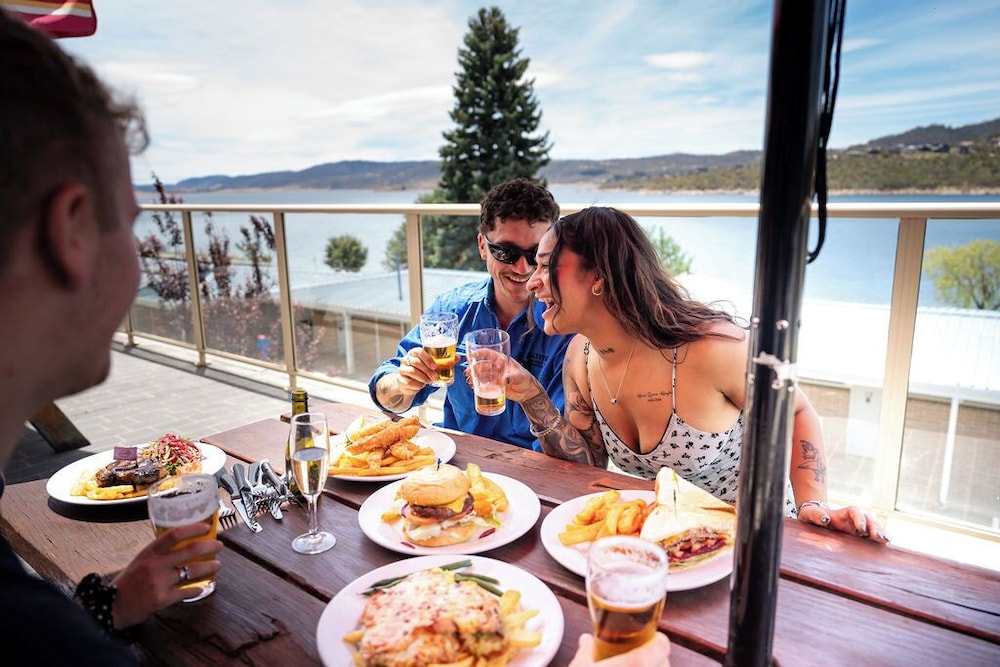 LAKE JINDABYNE HOTEL 41/75