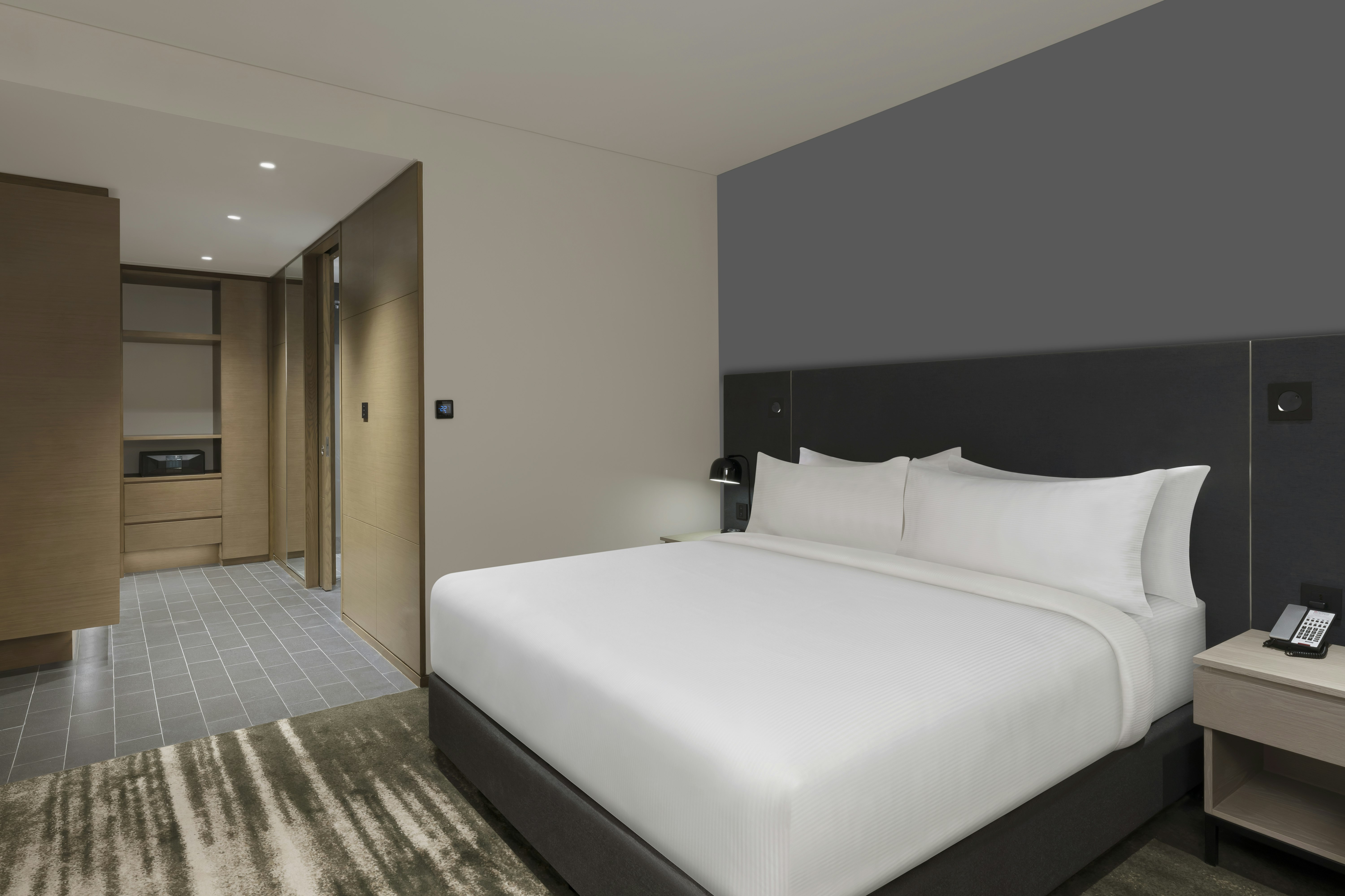 DELUXE, SUITE, KING BED