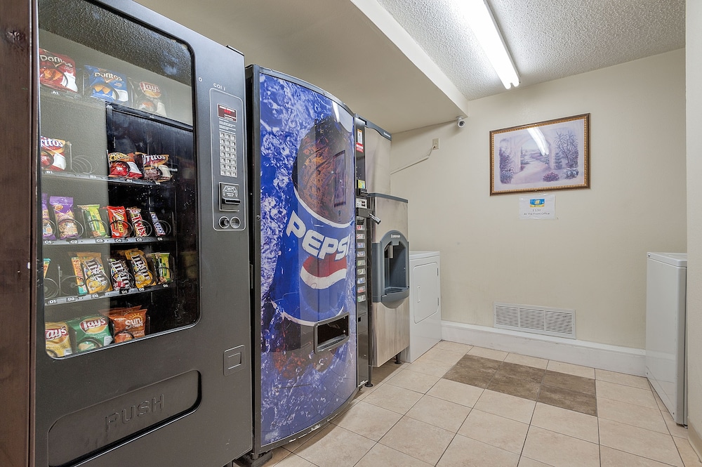 Super 8 by Wyndham Colorado Springs/Chestnut Street 7/29