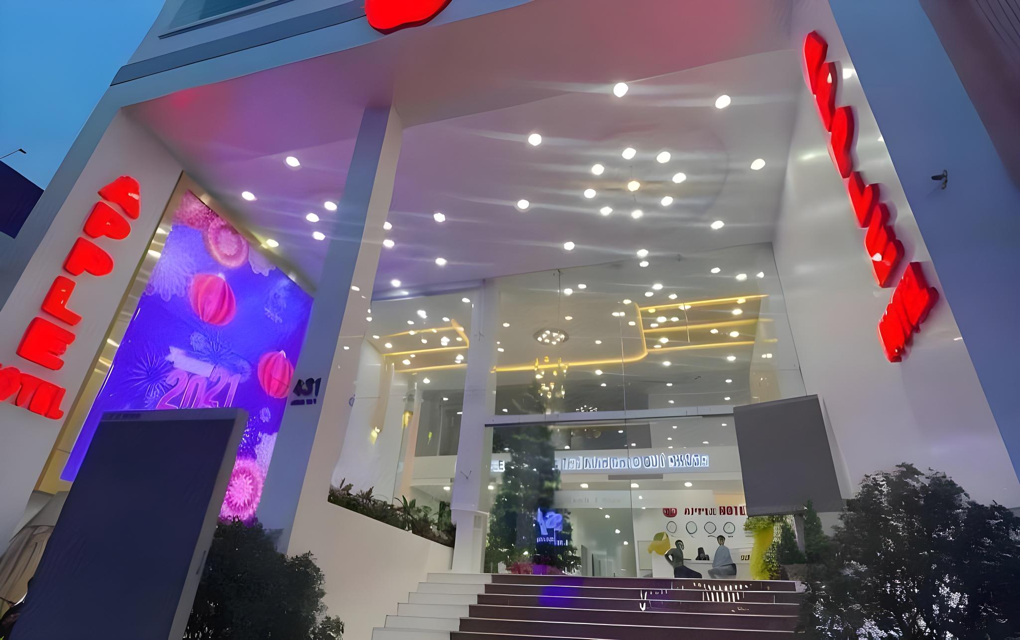 Apple Hotel 1/28
