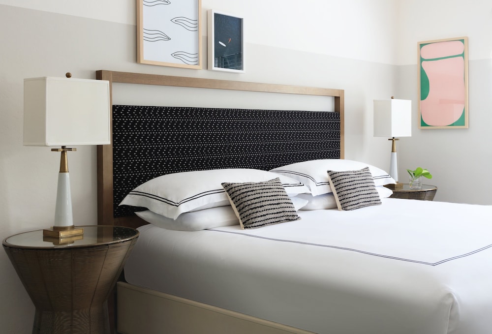 Kimpton Surfcomber Hotel 29/80