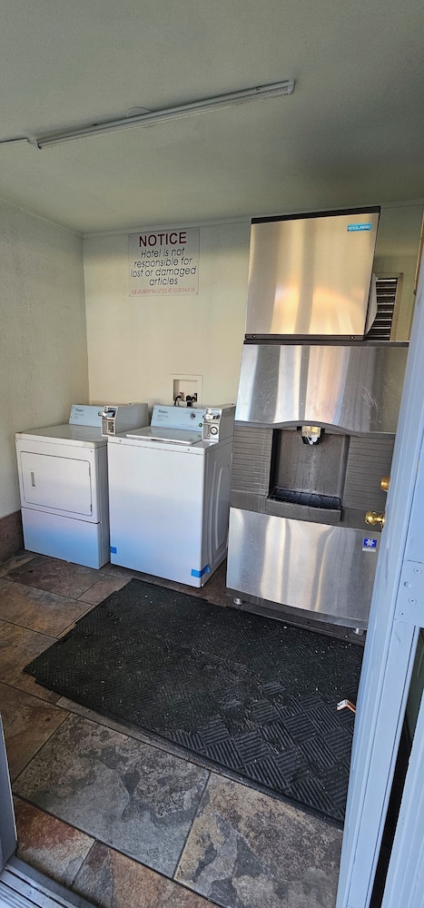 Travel Inn & Suite 10/37