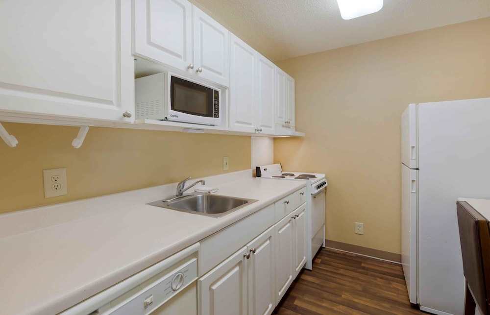 Extended Stay America Raleigh Rtp 4610 Miami Blvd 48/49