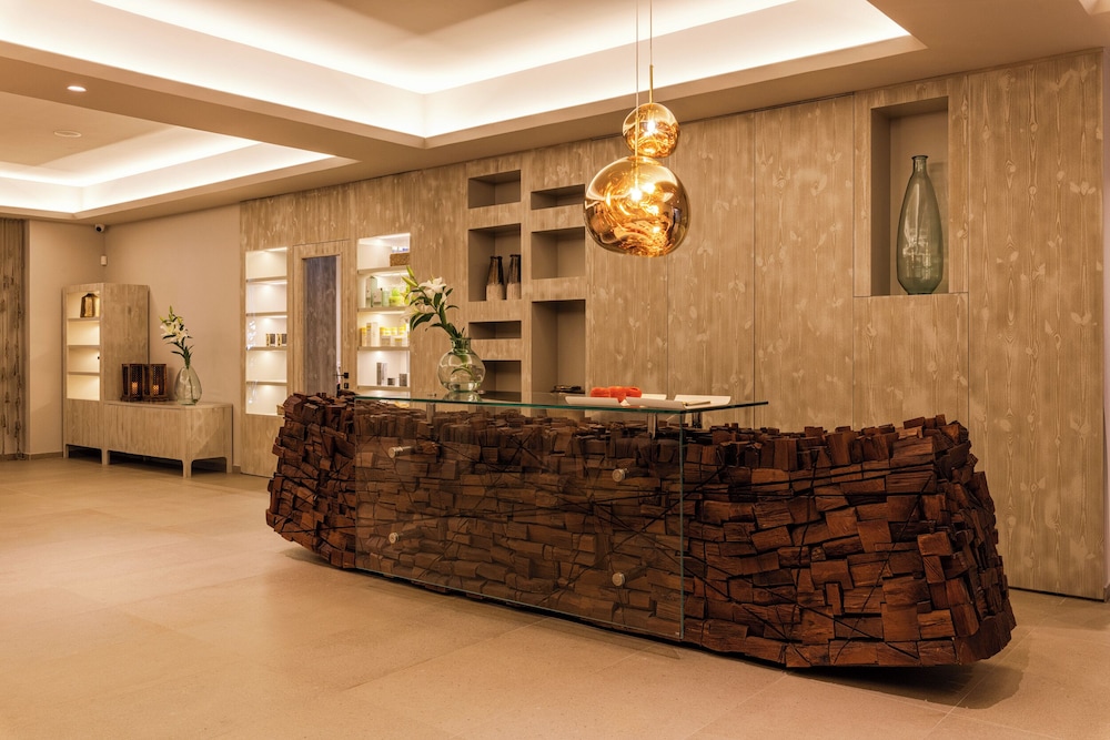 Nelia Beach Hotel & Spa 7/67