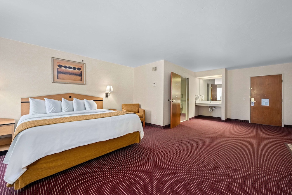 غرفة بسرير كينج لذوي الإعاقة، Americinn By Wyndham Denver Airport 2/4