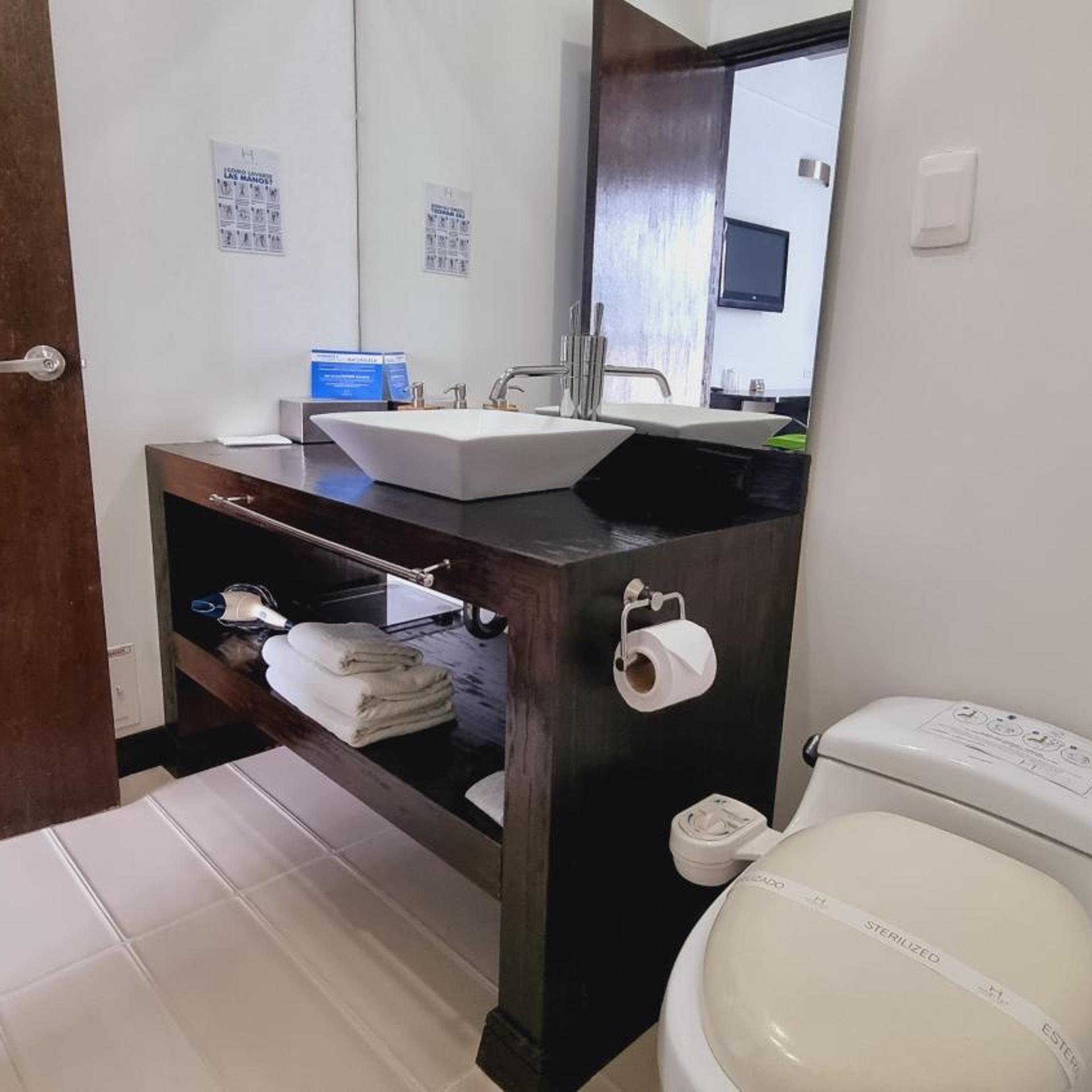 Hotel Habitat Suite 50/50