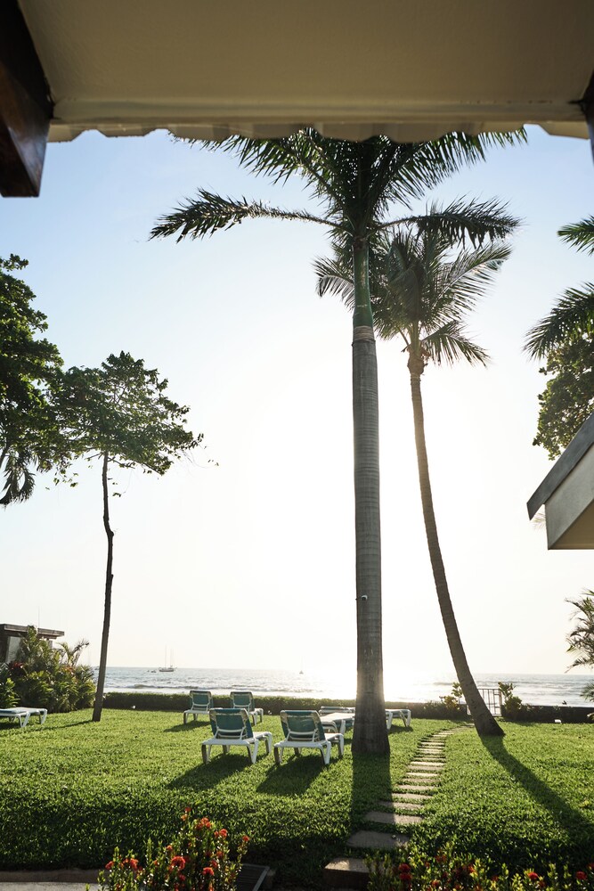 Perla de la Playa Beachfront Hotel 38/48