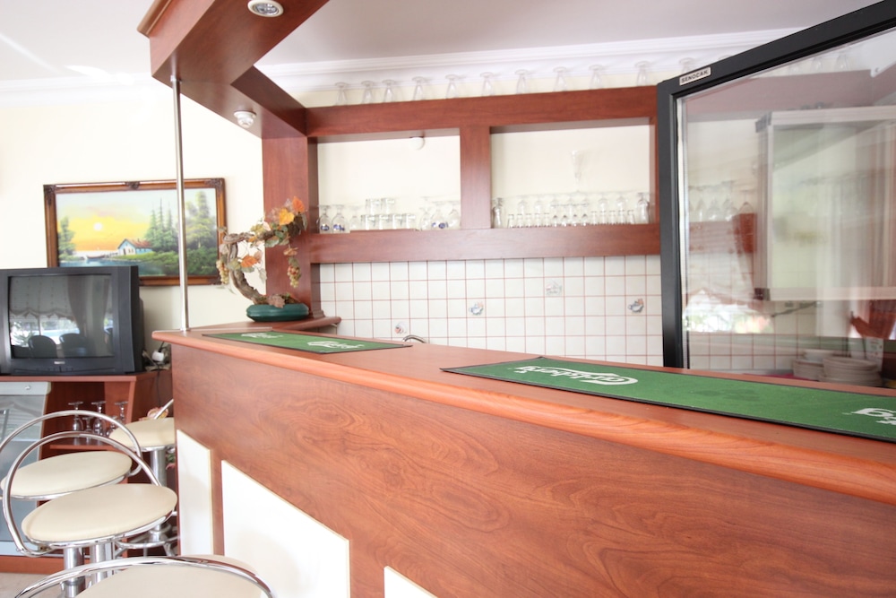 MINTA APART HOTEL 11/57