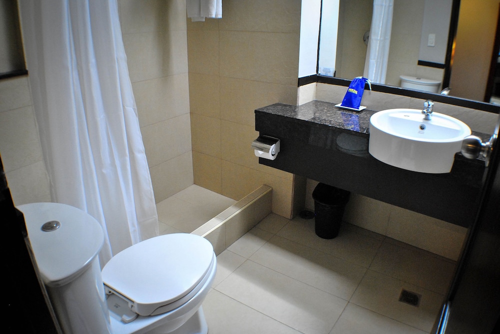 Fersal Hotel Neptune Makati 63/65