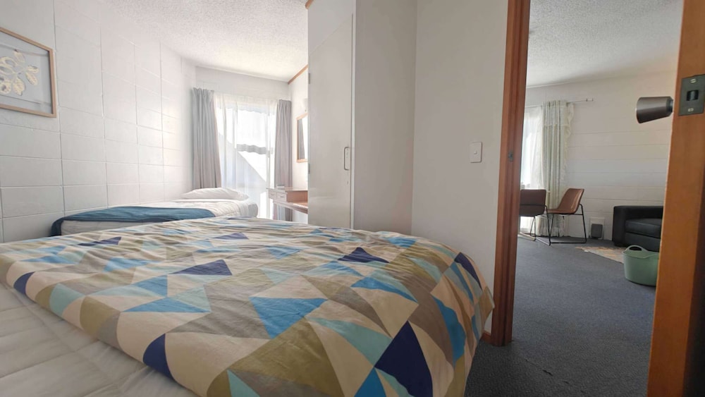 Motel Six 23/55