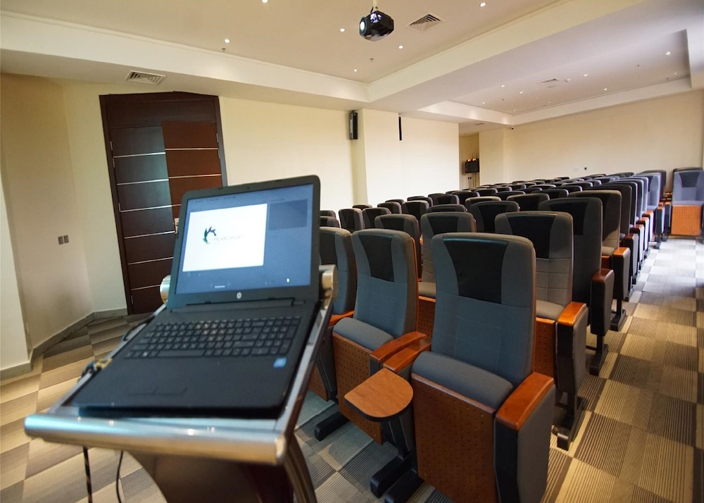 Pearlwort Hotel and Suites 35/45