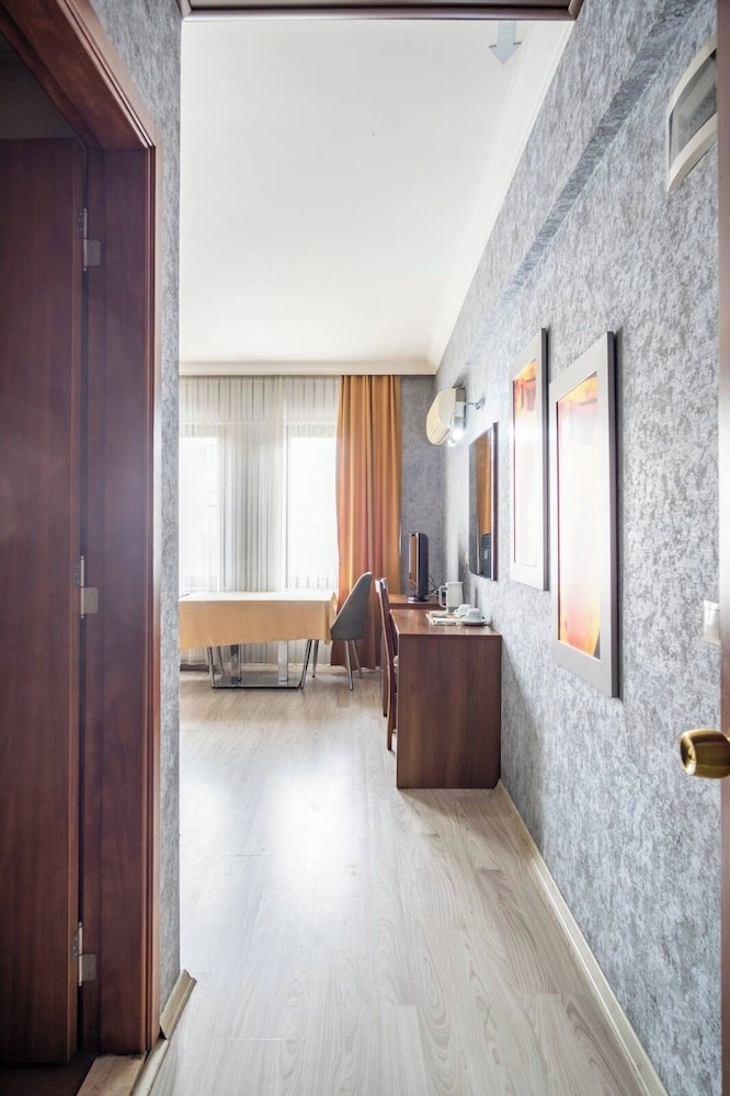 Lifos Hotel 7/48