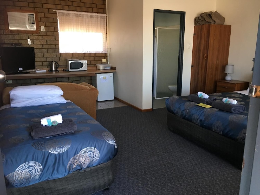 AIRPORT WHYALLA MOTEL 20/58