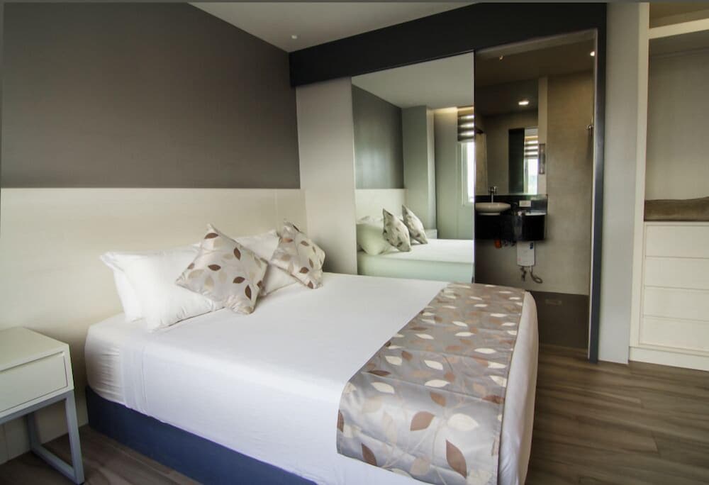 Cebu Hotel Plus 17/55