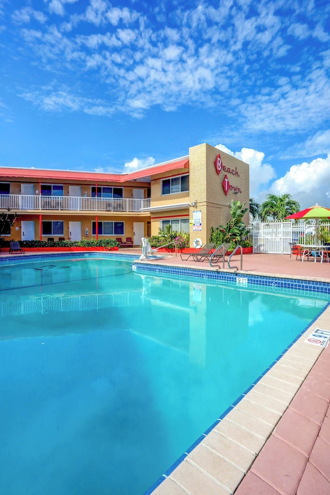 Beach and Town Motel 28/50