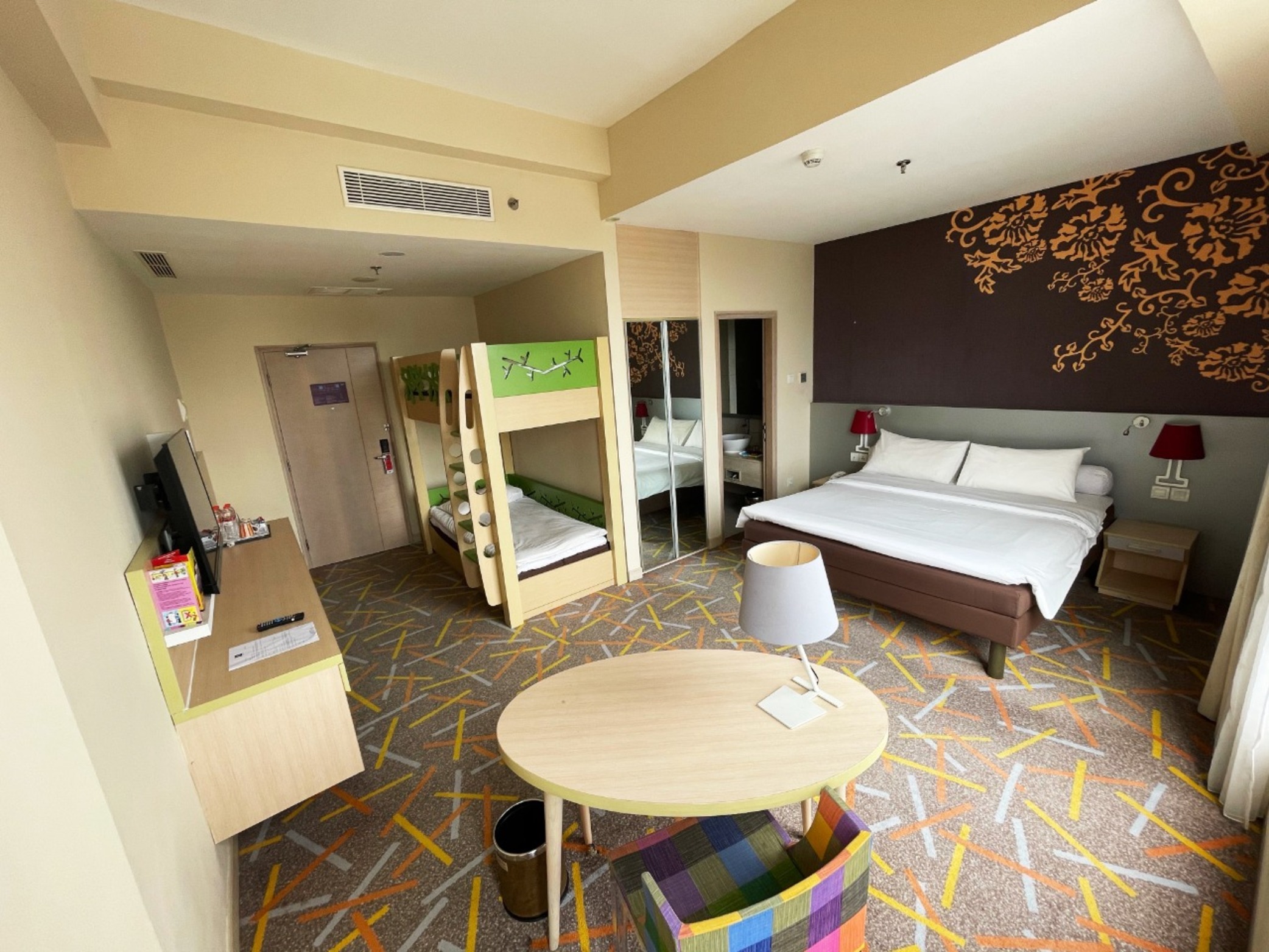 غرفة عائلية بسرير كينج وسرير بطابقين، Ibis Styles Malang 5/17