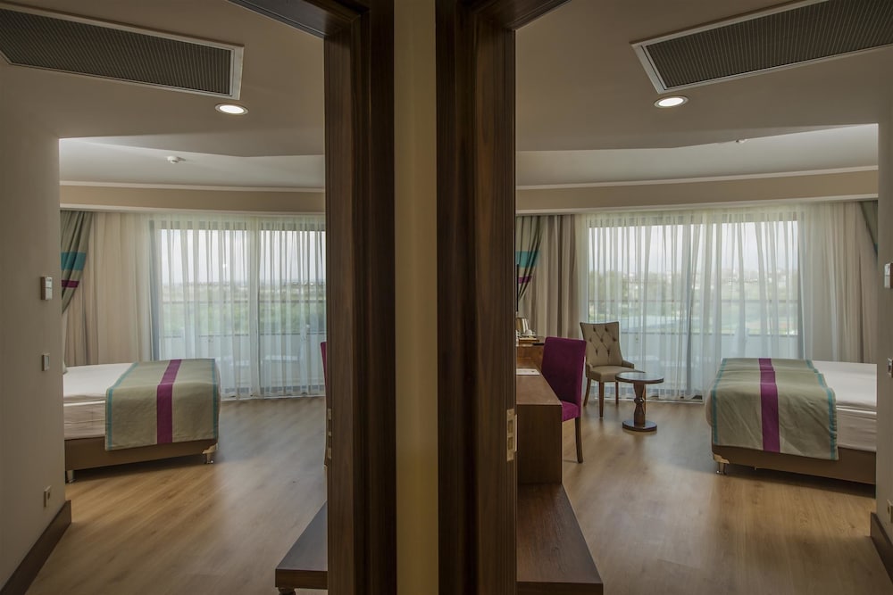 Dream World Aqua Hotel 24/50