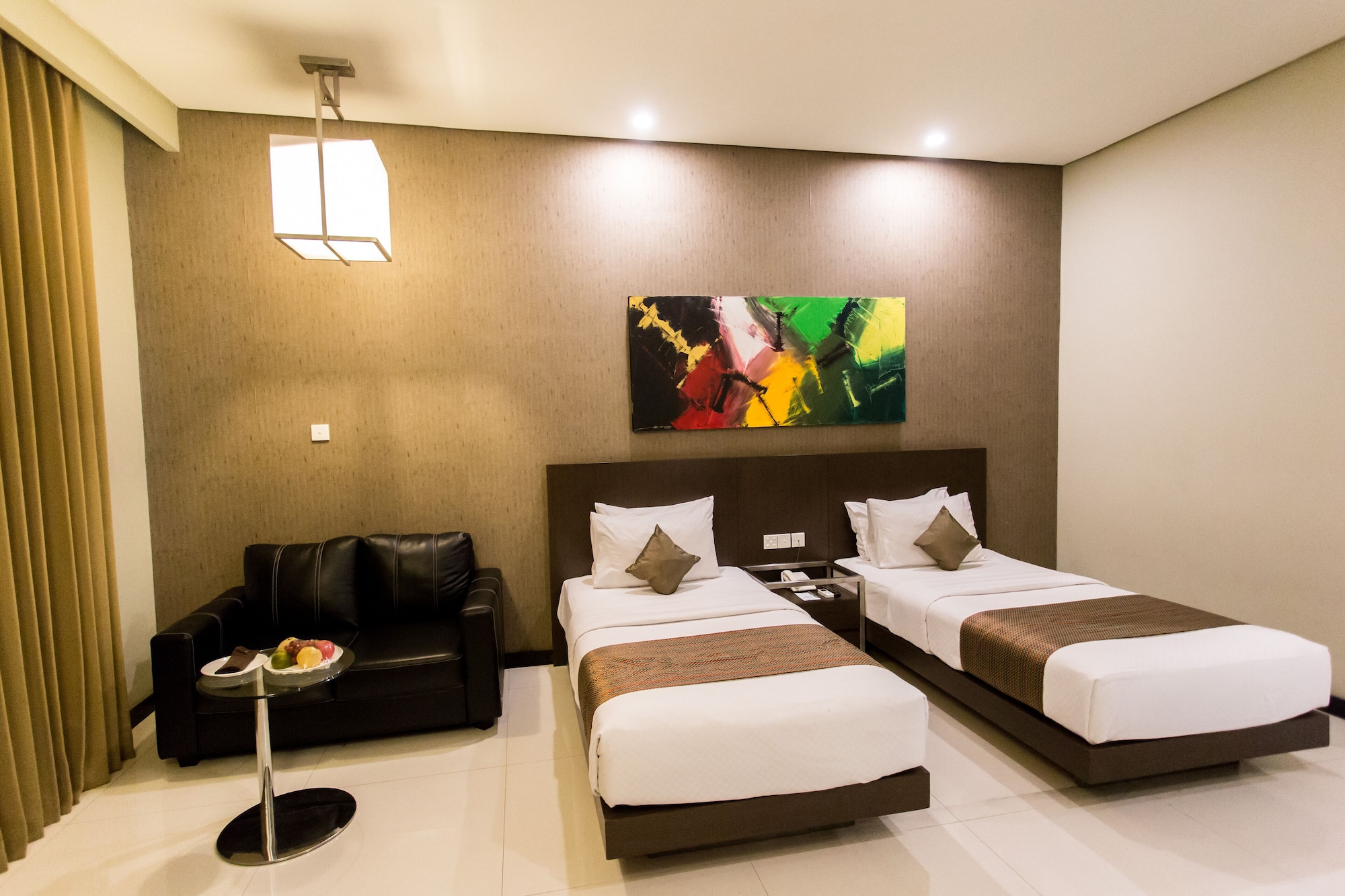 GRAND, TWIN BEDS