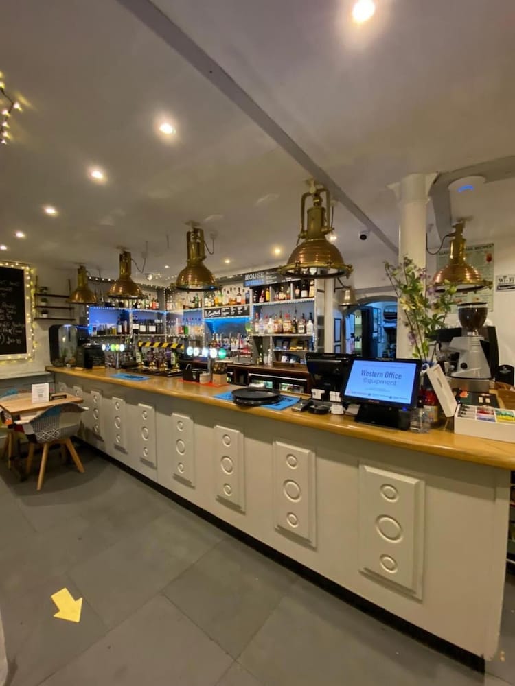 Molesworth Arms Hotel 41/50