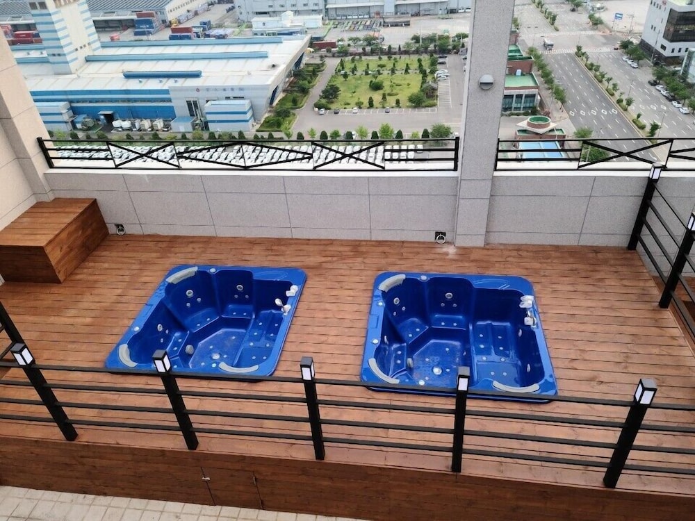 Western Bay Marina Hotel 25/46