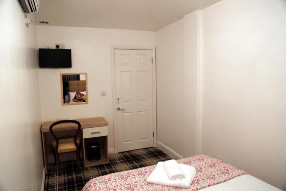 OYO 4 Sisters Inn 7/22