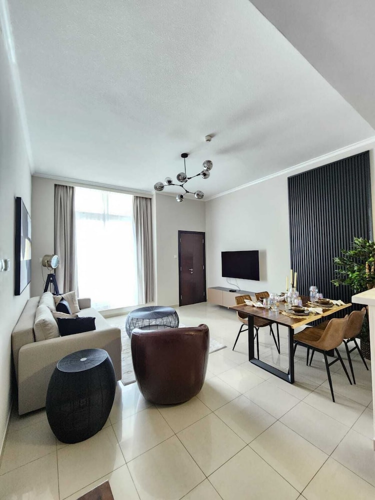 Nasma Luxury Stays Botanica Tower 11/19