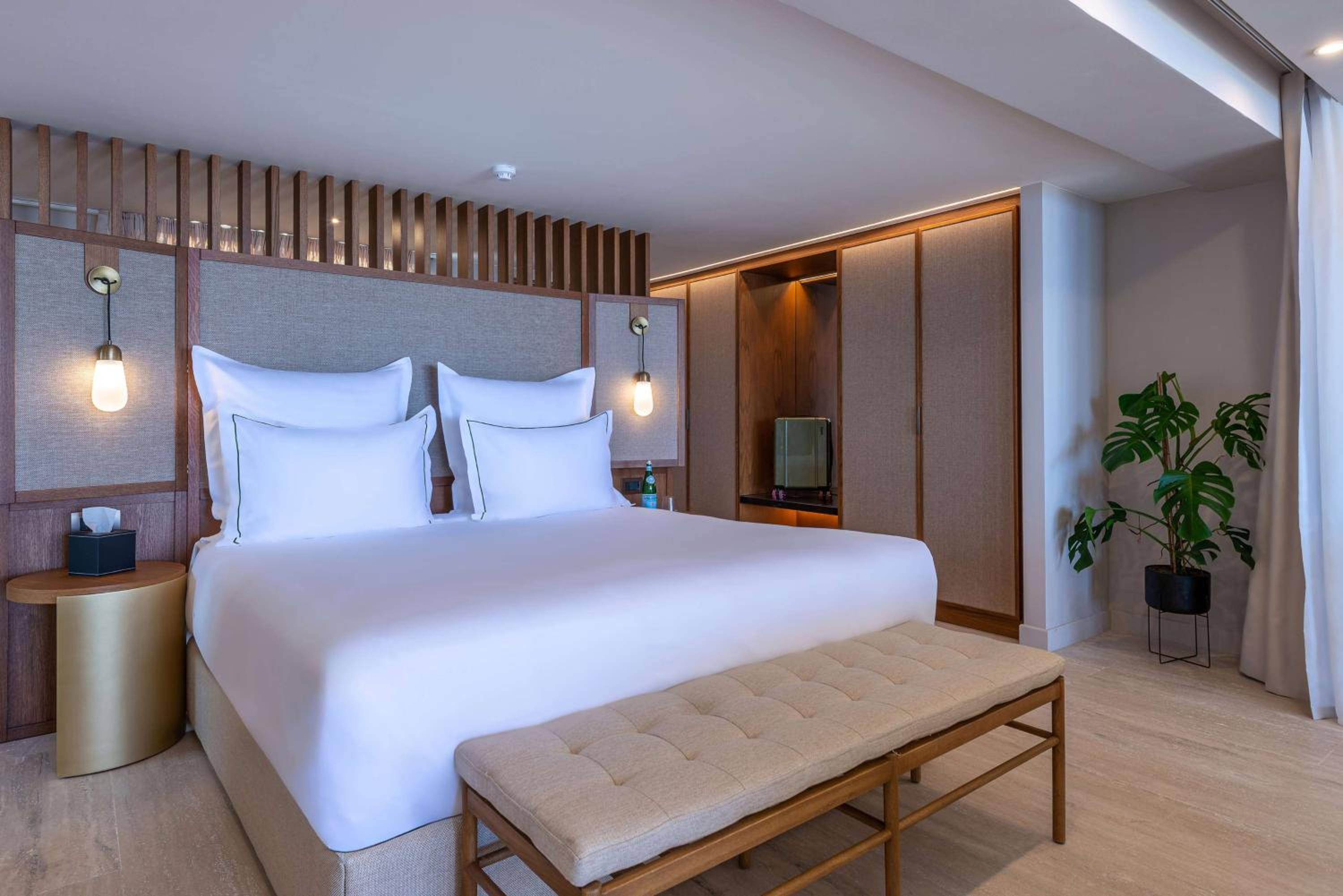 SUITE, KING BED, SEA VIEW, PRIVATE POOL, LARGE