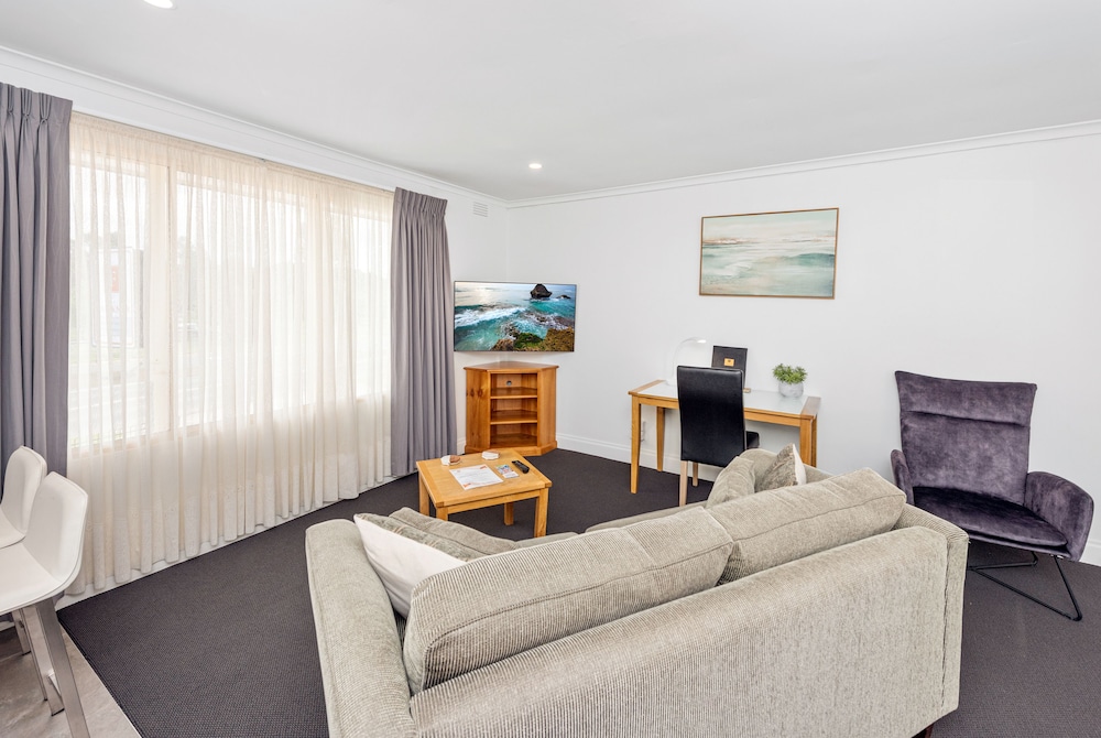 Fawkner Suites Serviced Apartments 47/64