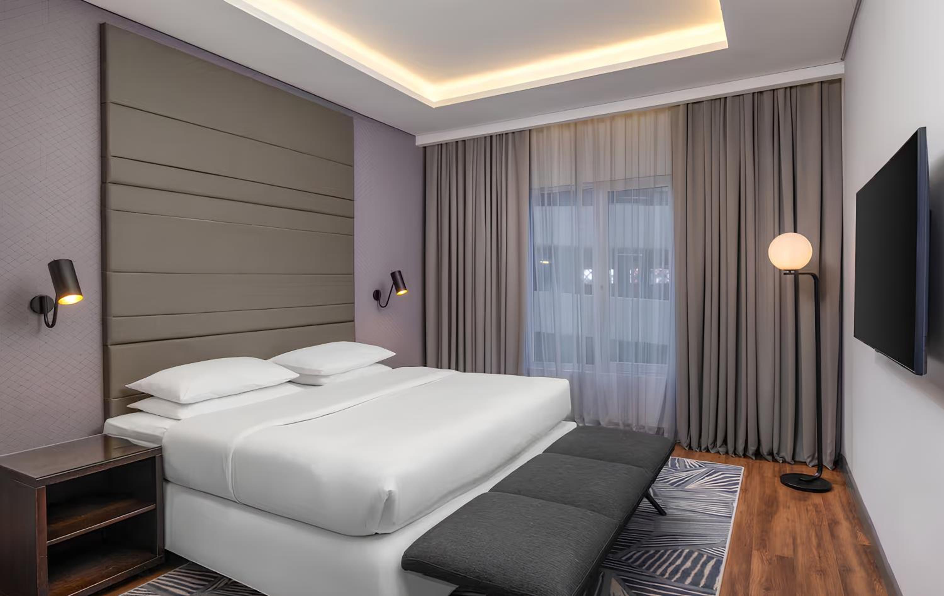 1 Bedroom, Diplomat, Suite, King Bed, Executive Lounge Access