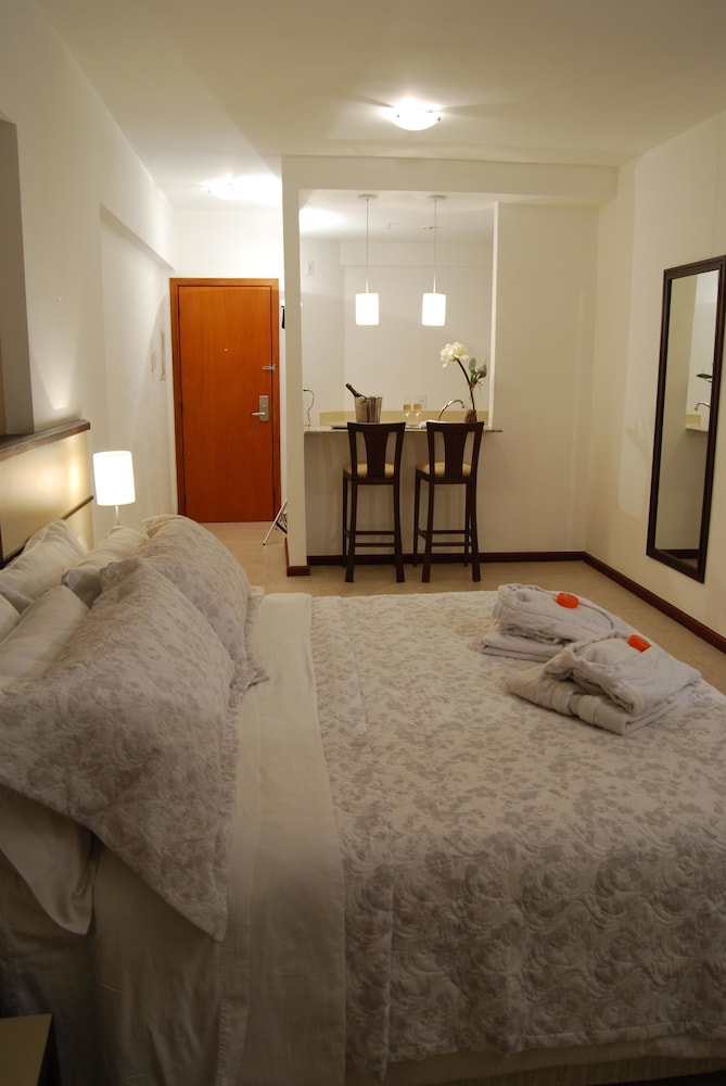 Mondrian Suite Hotel 66/82
