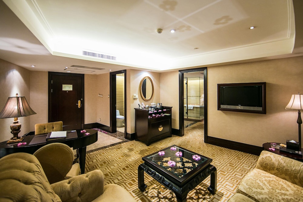 ROYAL MEDITERRANEAN HOTEL 34/47