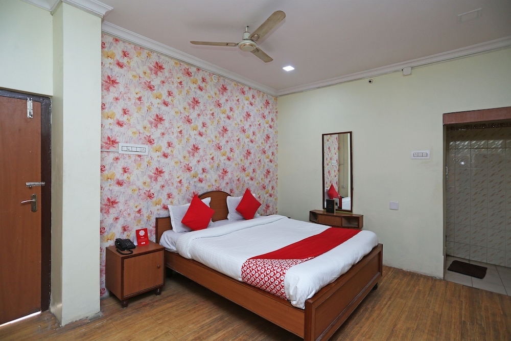 Oyo 26808 Shree Ram Residency 20/32